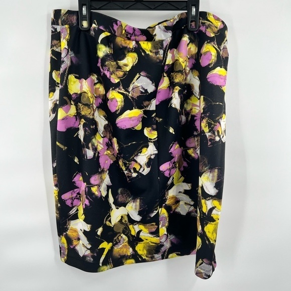 Liz Claiborne floral scuba skirt size 2X - Picture 3 of 7
